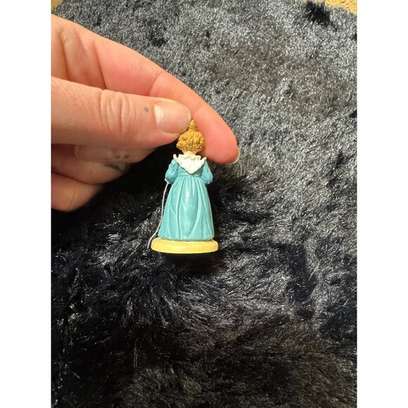 Vintage 1992 HGL Magic Kitten Figurine With Girl In Blue Dress Collectible - Picture 4 of 6